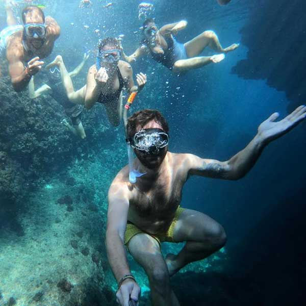 wakeboard lors d'une visite des calanques de marseille